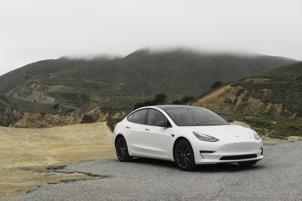 Tesla vermelho